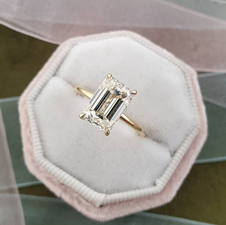 2 carat emerald engagement ring, emerald hidden halo ring, d vs1 diamond ring, luxury emerald diamond ring, engagement ring for her, bridal jewelry, wedding jewelry, luxury jewelry gift,