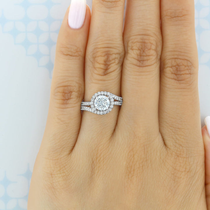 1.0CT Round Cut Halo 4 Prong Moissanite Solitaire Engagement Ring