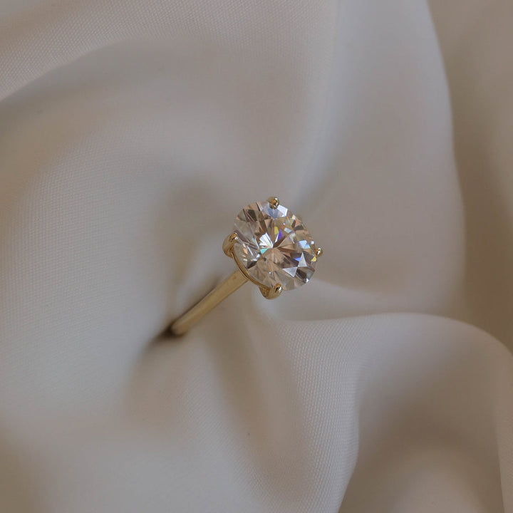 0.75CT Round Cut Solitaire Diamond Moissanite Engagement Ring