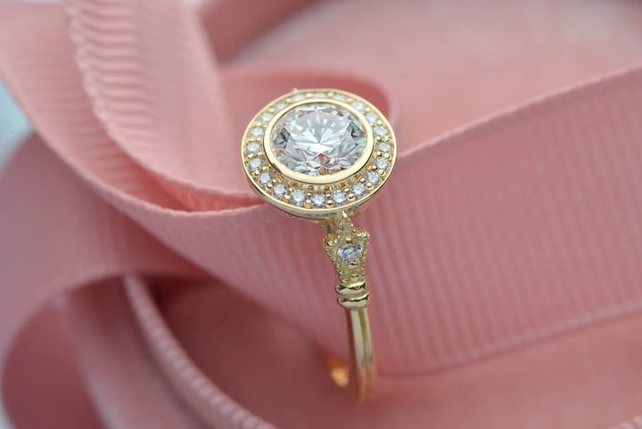0.7CT Round Vintage Halo Moissanite Diamond Engagement Ring
