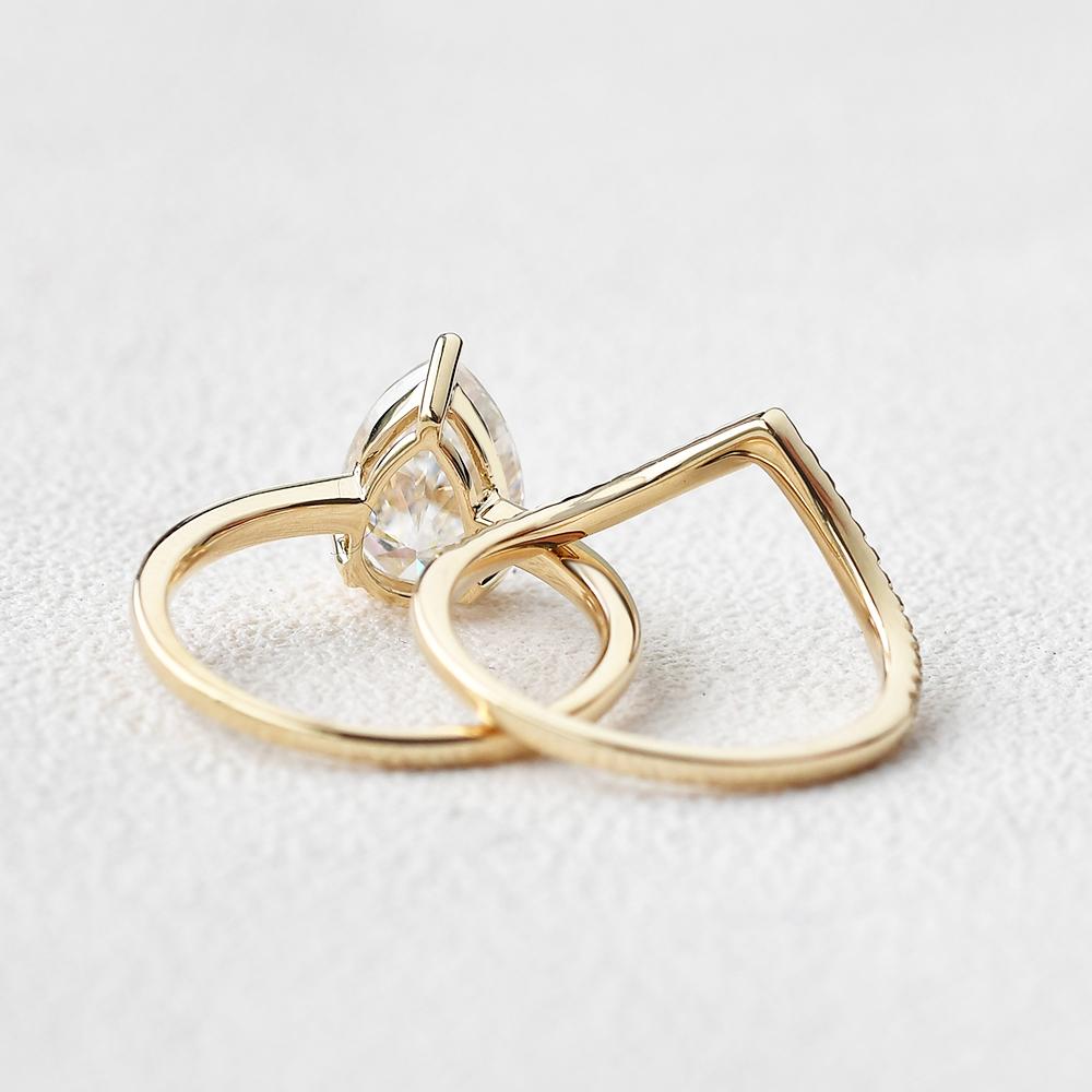 1.95tcw Pear Solitaire Moissanite Engagement Ring with Curved Wedding Band