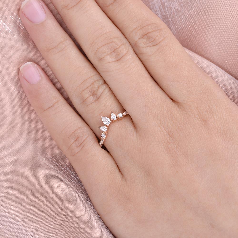 1.5mm Round Brilliant & Pear Cut Curved Vintage Style Wedding Band