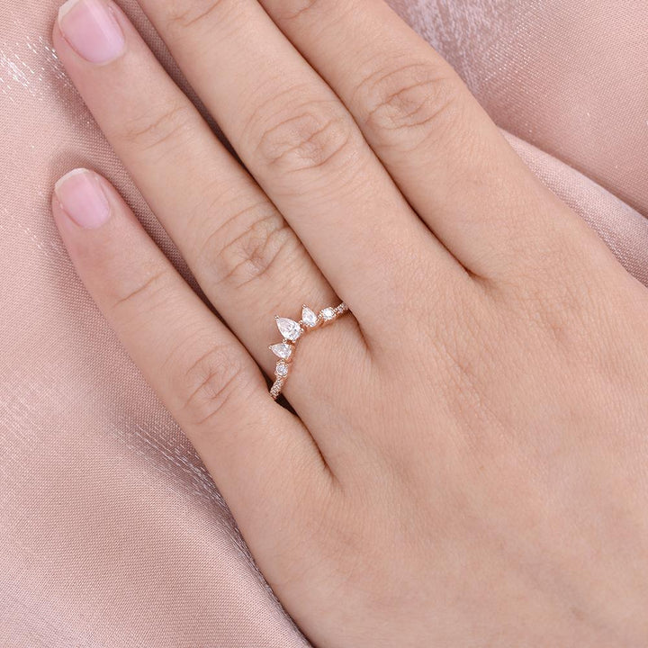 1.5mm Round Brilliant & Pear Cut Curved Vintage Style Wedding Band