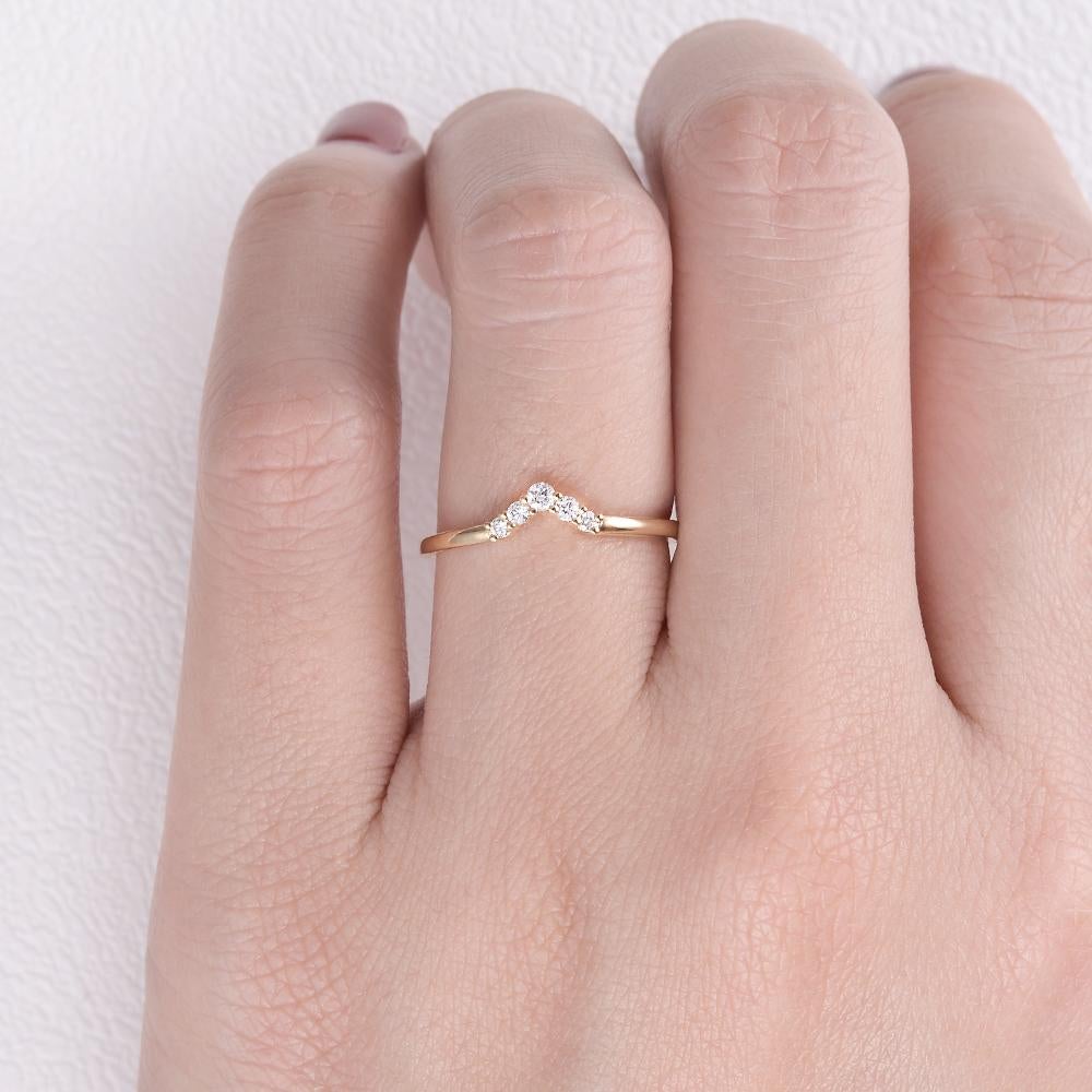 1.5mm Round Brilliant Cut V Curved Moissanite Wedding Band