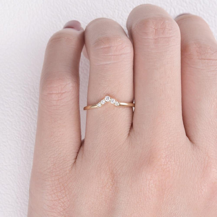 1.5mm Round Brilliant Cut V Curved Moissanite Wedding Band