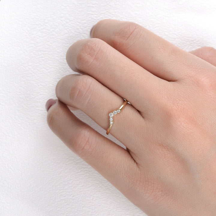 1.5mm Round Brilliant Cut V Curved Moissanite Wedding Band