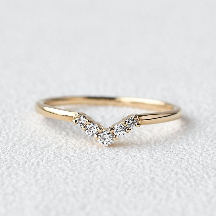 1.5mm Round Brilliant Cut V Curved Moissanite Wedding Band