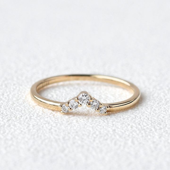 1.5mm Round Brilliant Cut V Curved Moissanite Wedding Band