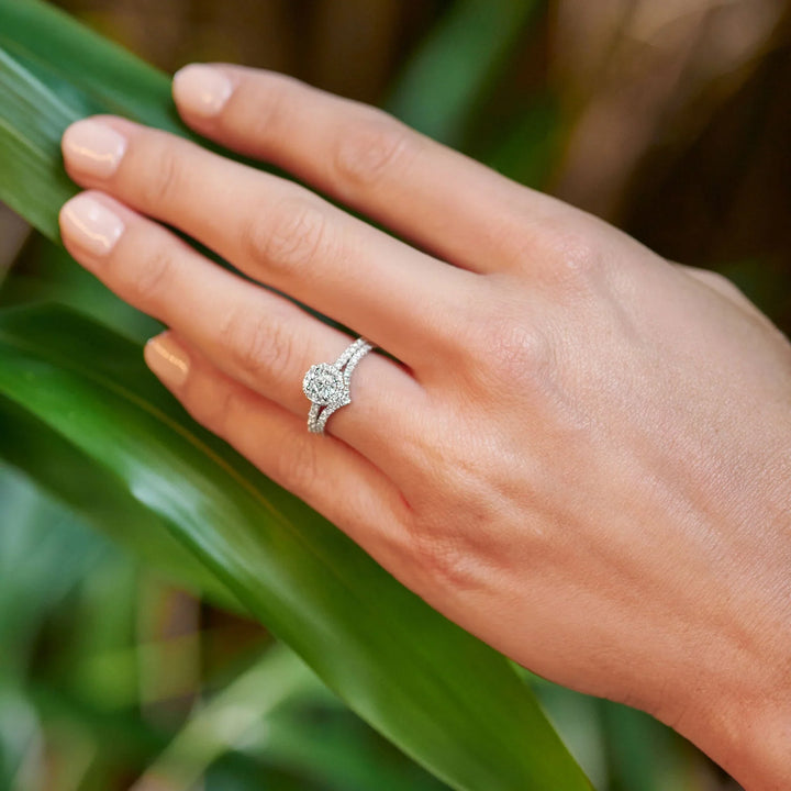 1.0CT Round Cut Halo Moissanite Diamond Engagement Ring