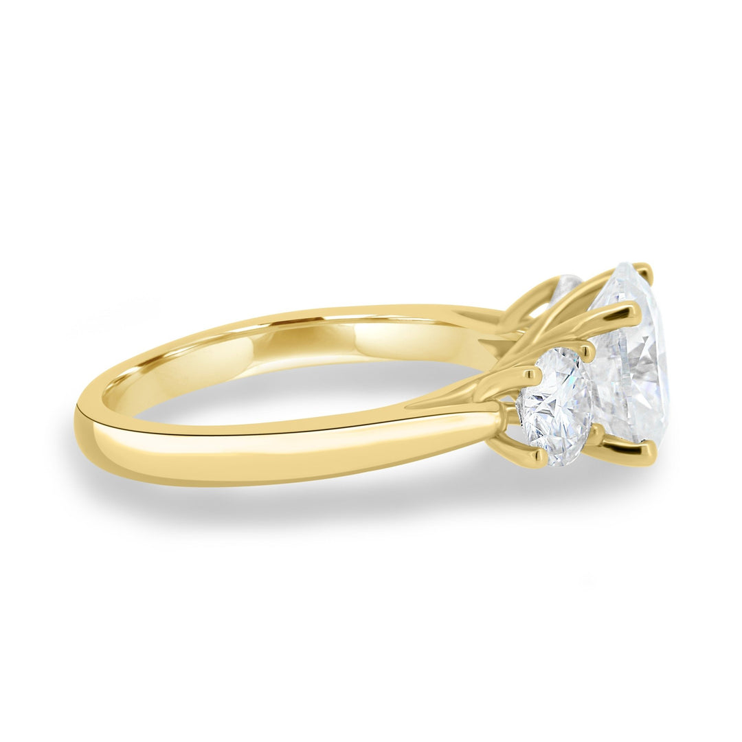 high clarity diamond engagement ring