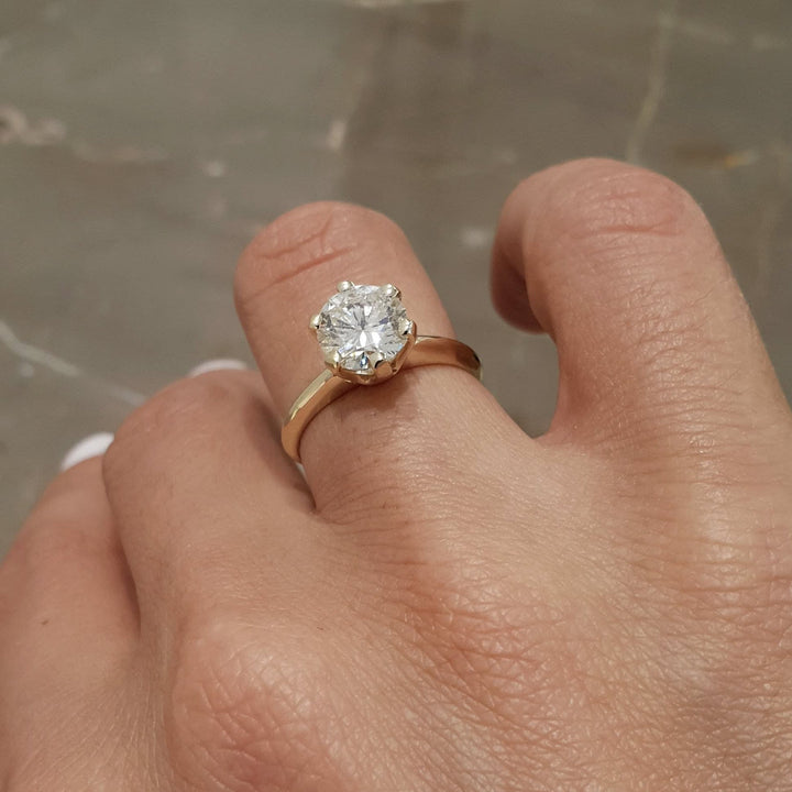 1.25ct Round Cut Solitaire Moissanite Diamond Engagement Ring