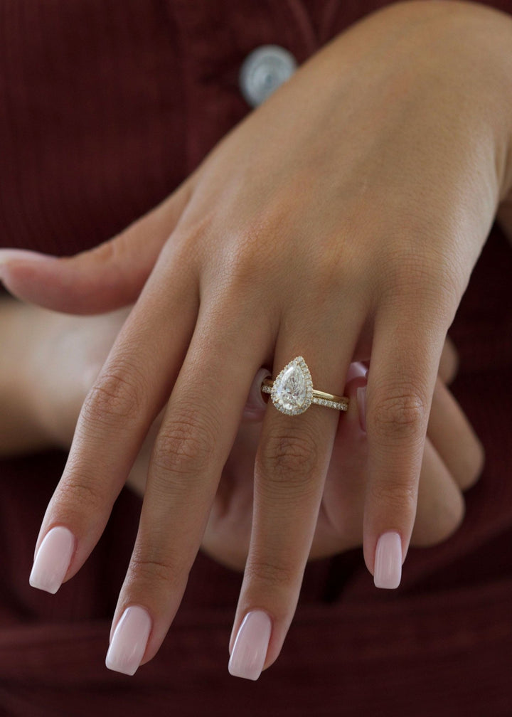 pear diamond proposal ring for her,