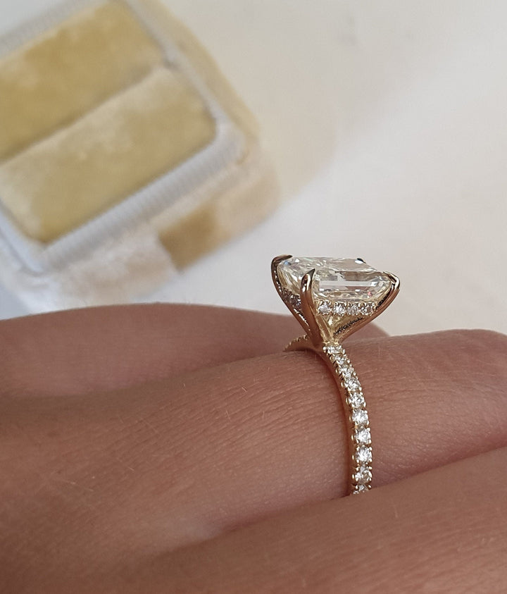 certified diamond ring, luxury bridal diamond, timeless diamond ring, modern diamond ring, heirloom diamond ring, romantic diamond ring, diamond wedding ring, signature diamond ring