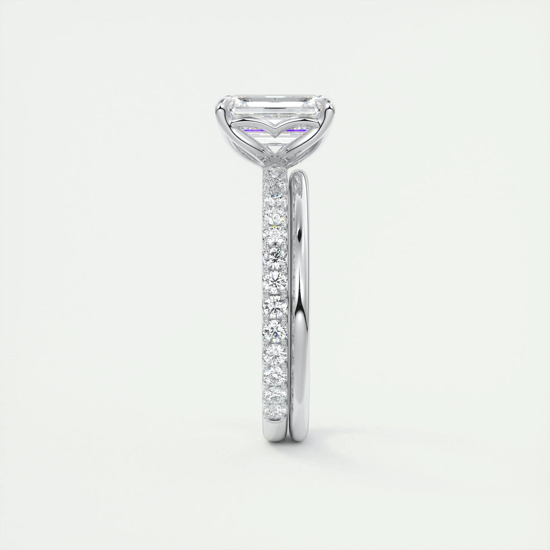emerald center stone ring,