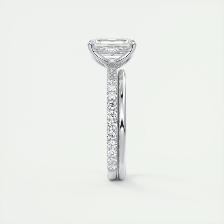 emerald center stone ring,