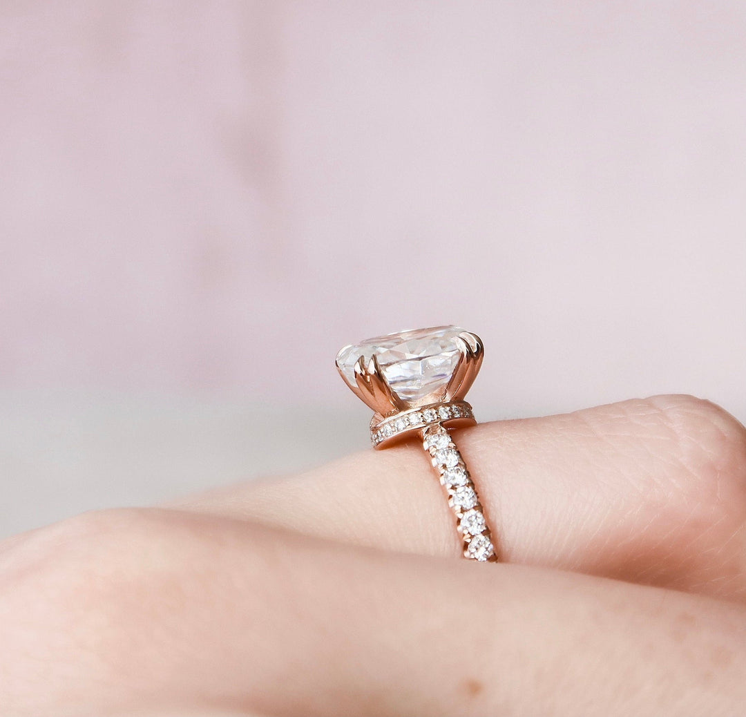 2.0CT Oval Unique Halo Diamond Moissanite Engagement Ring