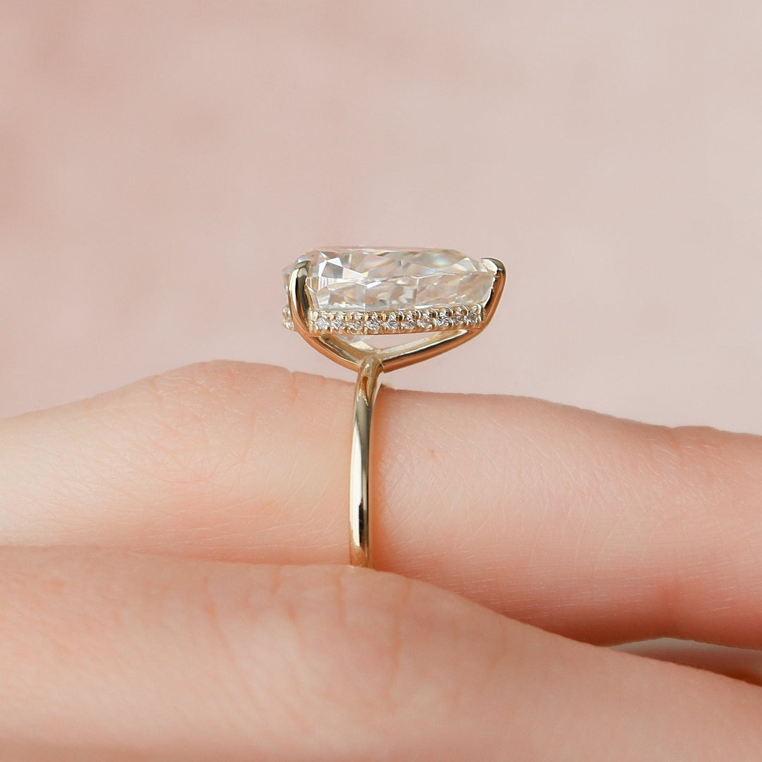 3.0CT Pear Moissanite Solitaire Diamond Engagement Ring