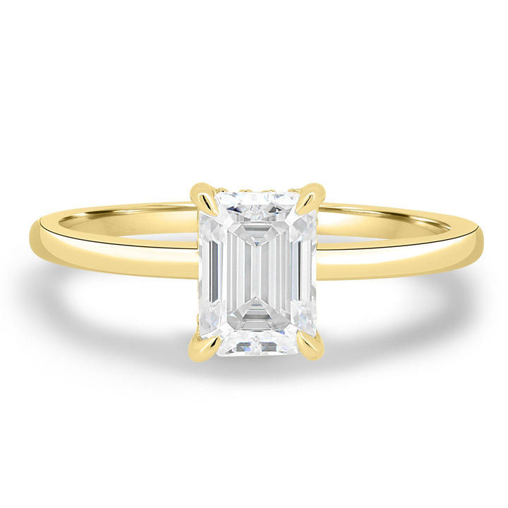 emerald diamond center stone,