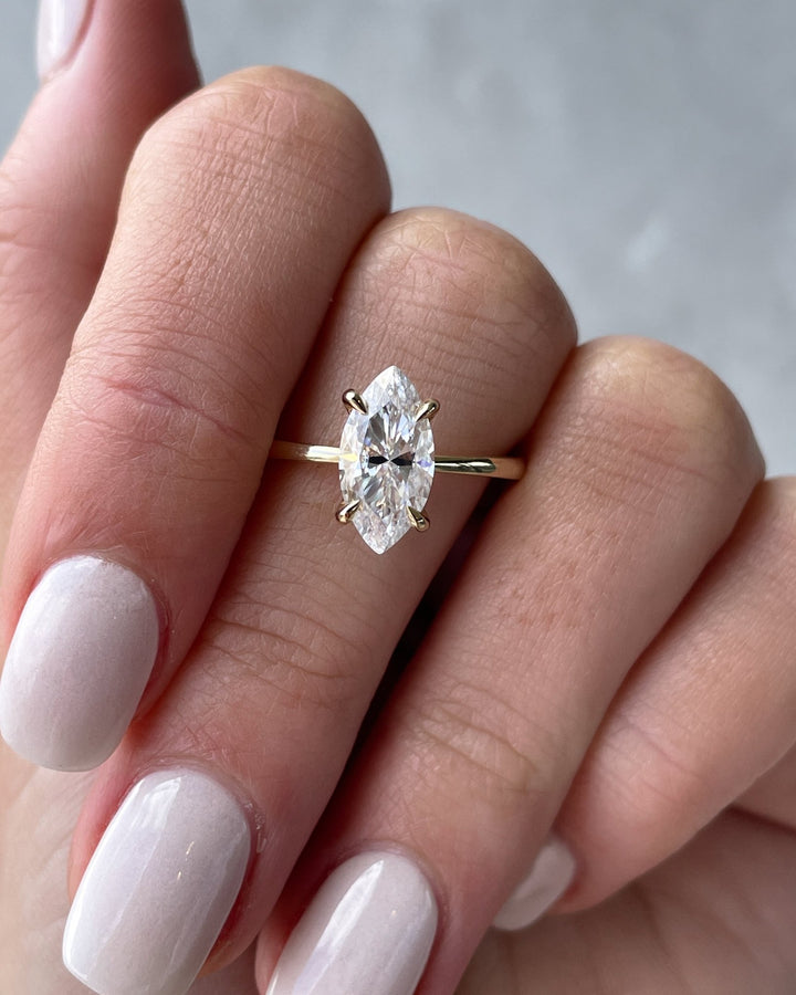 finger lengthening diamond ring,