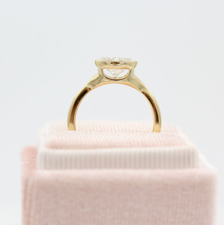 oval diamond accessory