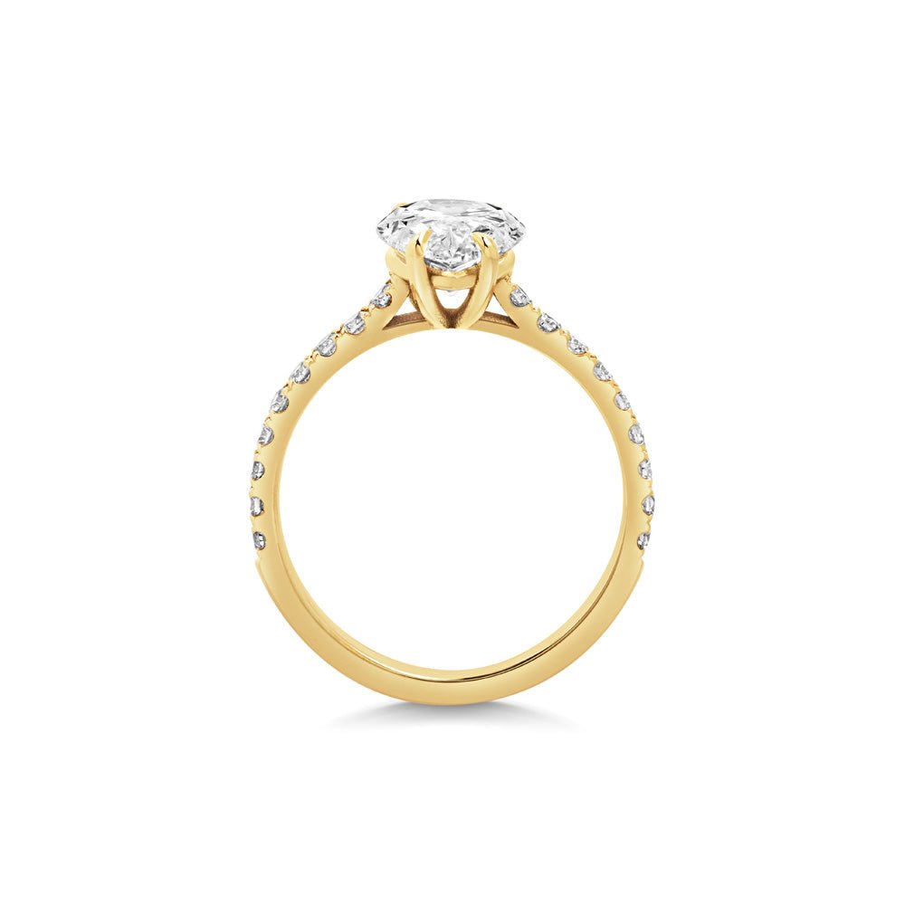 glamorous pear diamond ring,