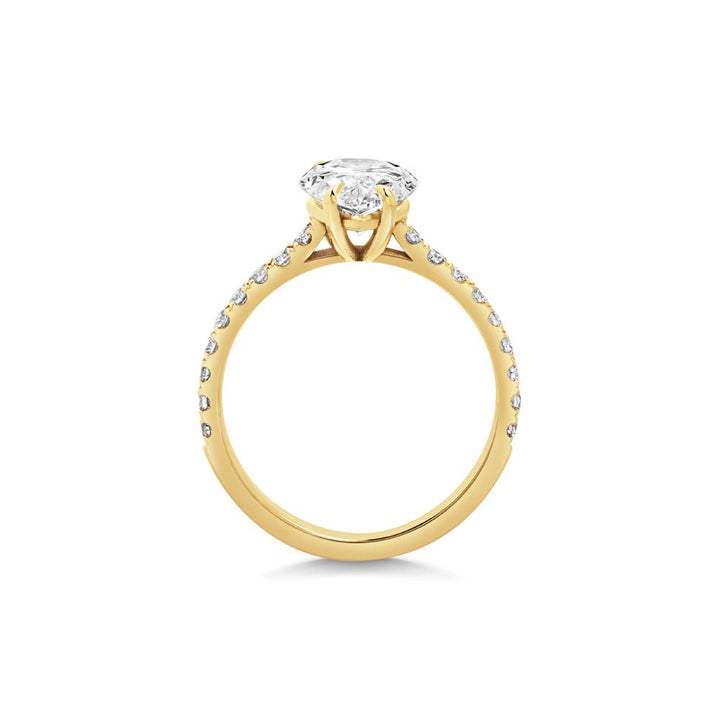 glamorous pear diamond ring,