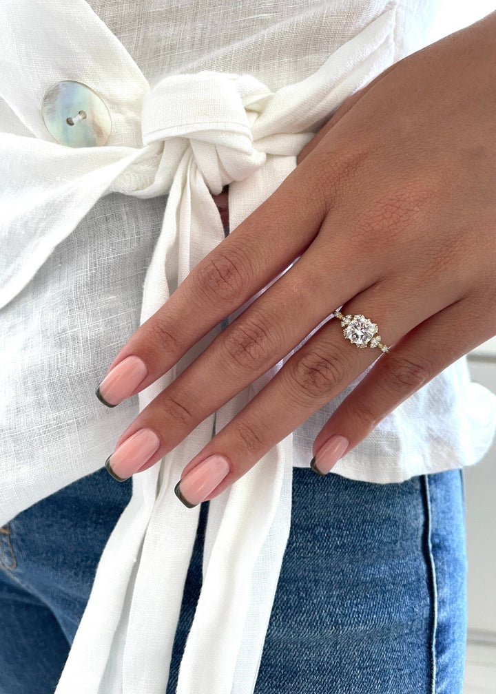 round diamond engagement jewelry