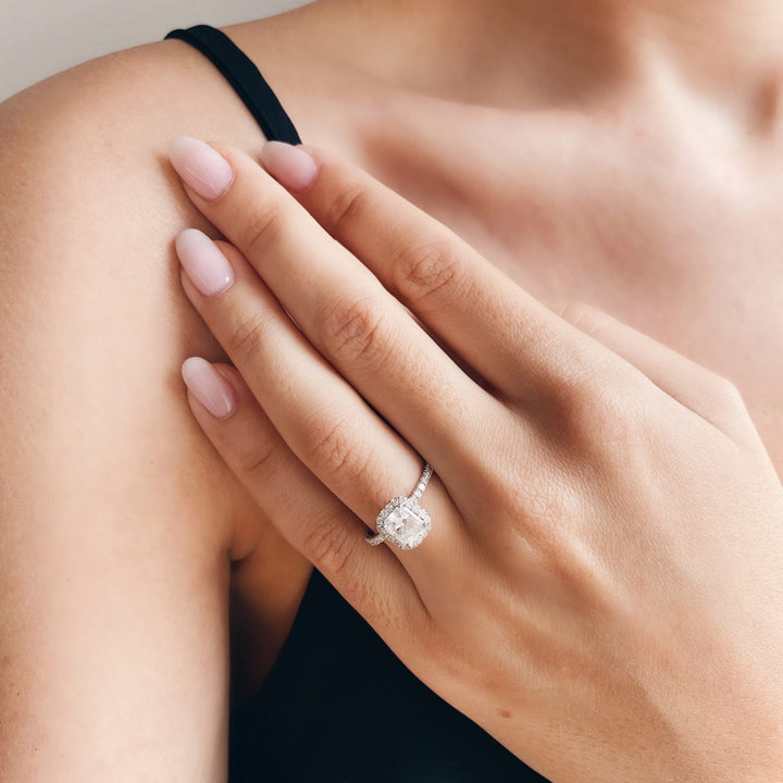 wedding ring style, refined engagement ring, premium engagement ring, fine jewelry engagement ring, sophisticated ring setting, glamorous engagement ring, statement engagement ring,